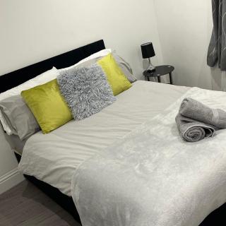 Sleek 2 Bed Oasis Croydon, Sleeps 6 - Croydon - 0
