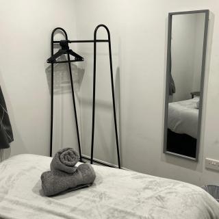 Sleek 2 Bed Oasis Croydon, Sleeps 6 - Croydon - 8