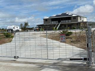 3 bedrooms plus study unit upstairs - 2