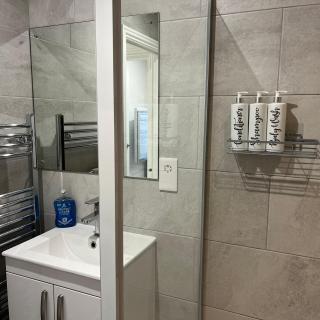 Sleek 2 Bed Oasis Croydon, Sleeps 6 - Croydon - 5