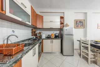 Royal Serenity Beachfront Two-Bedroom Suite - Durazzo - 6