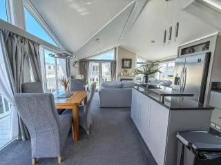 Stunning Lodge With Decking At Manor Park Near Hunstanton Beach Ref 23066W - Hunstanton - 2