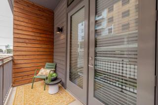 Stylish 2BR with Pool, Gym & Views Austin - Austin - 0
