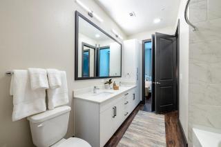 Stylish 2BR with Pool, Gym & Views Austin - Austin - 2