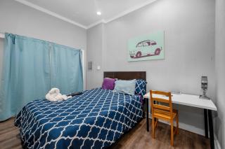 Modern & Chic Montrose Studio - Prime Location & Free Parking - 3