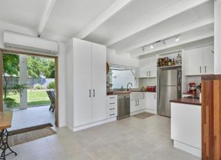 Palm Springs Bungalow - Trinity Beach - 3