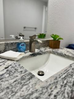 Spacious New 4br 3ba Remodel Near I4 Disney - 7