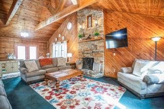 Spacious Gatlinburg Cabin Home Hot Tub King Beds Game Room - Gatlinburg - 5