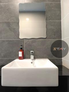 Almas Couple Chic Retreat Netflix Youtube BySTAY - 2