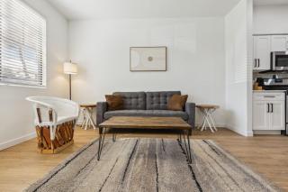 CozySuites Glendale by the stadium w pool 25 - Glendale - 5