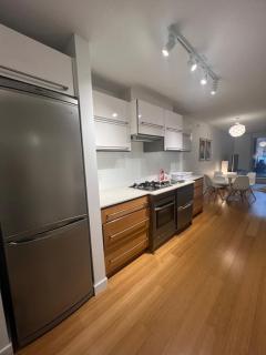 Modern Chinatown condo - Vancouver - 3