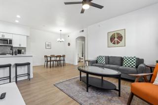 CozySuites Glendale by the stadium w pool 26 - Glendale - 7