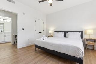 CozySuites Glendale by the stadium w pool 26 - Glendale - 2