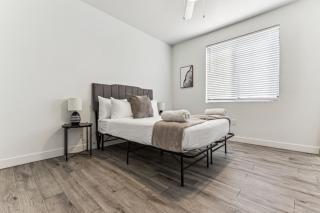 CozySuites Glendale by the stadium w pool 27 - Glendale - 6