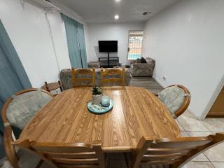 Oasis Private Pool 6 guest 8 Min Las Vegas Strip - 1
