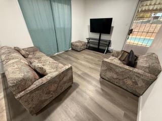 Oasis Private Pool 6 guest 8 Min Las Vegas Strip - 2