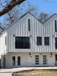 Chic, Cozy & Comfort Modern Room - Austin - 7