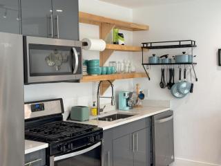 Chic, Cozy & Comfort Modern Room - 6