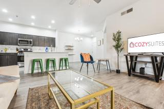 CozySuites Glendale by the stadium with pool 31 - Glendale - 8