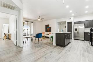 CozySuites Glendale by the stadium with pool 31 - Glendale - 5