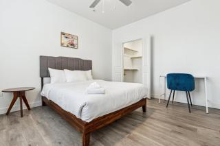 CozySuites Glendale by the stadium with pool 31 - 1