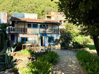 Charming Cozy Home on the Beach - Kaluđerac - 4