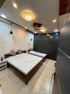 Indra home stay - Mathura - 1