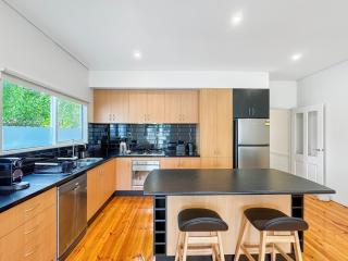 Flemington Escape with private rooftop area - 8
