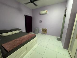 Imany World Homestay-No Liquor, Pork & Smoking - Bandar Puncak Alam - 2