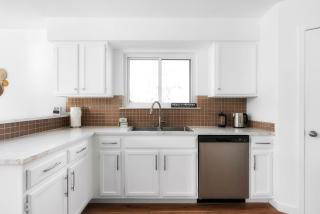 Pool HotTub FirePit BBQ Billiard PS4 Golf - 7