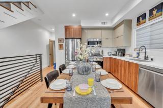 Luxe Townhome Newly-Built - 2