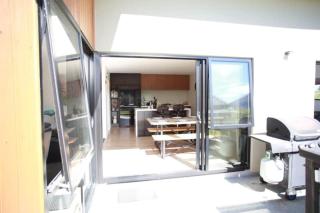 Relaxing Retreat by the Lake - Lake Hāwea - 7