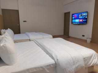 Kazi Resort & Hotel - Rājābāri - 4