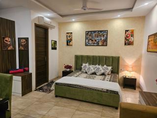 Luxury Flat By Trendy Feels - Chandīgarh - 0