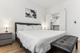 CozySuites Glendale by the stadium with pool 21 - Glendale - 0