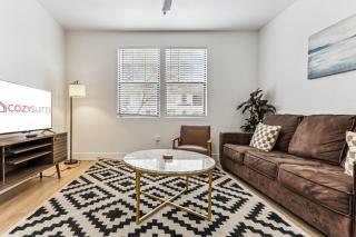 CozySuites Glendale by the stadium with pool 21 - Glendale - 1