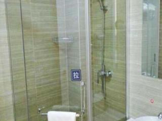 7 Days Inn Huanggang Luotian Hedong Street Dabieshan Food Plaza - Luotian - 4