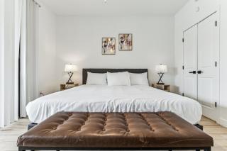 CozySuites Glendale by the stadium with pool 20 - Glendale - 1
