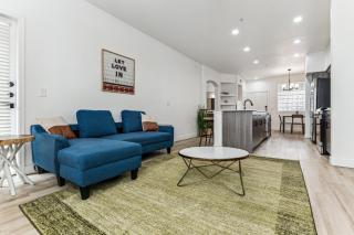 CozySuites Glendale by the stadium with pool 20 - Glendale - 0