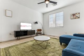 CozySuites Glendale by the stadium with pool 20 - Glendale - 5