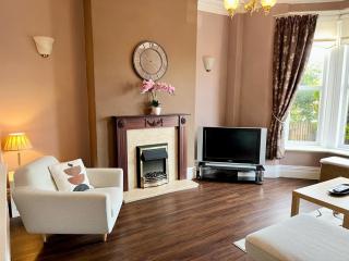 Cosy 4 bedroom house - 1