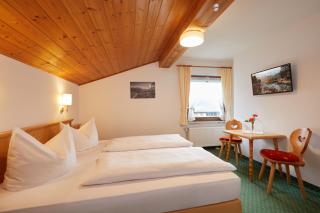 Gästehaus Zugspitz - Zimmer ohne Verpflegung - Farchant - 2