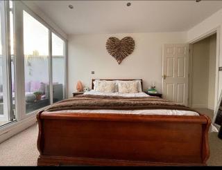The Castle - Cheltenham, Best for Gold Cup Retreat by Suitely - 0