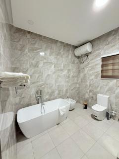 P&M Residence 5bdr of bliss in Trasacco - Accra - 3