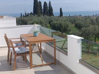 Blue & Green - Sunset Sea View Apartment in a Quiet Location - 9