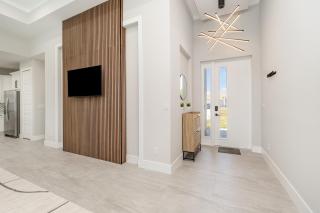 Luxury Oasis in Cape Coral - Cape Coral - 2
