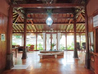 Malathi Traditional Joglo House with Pool View - 9