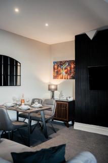 Stunning 2 Bedroom Sea View Apartment With Parking - Rhôs-on-Sea - 0