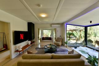 Olive & Lake Villa- Heated pool - - 3