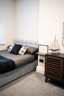 Stunning Sea View Apartment With Balcony & Parking - Rhos-on-Sea - 2